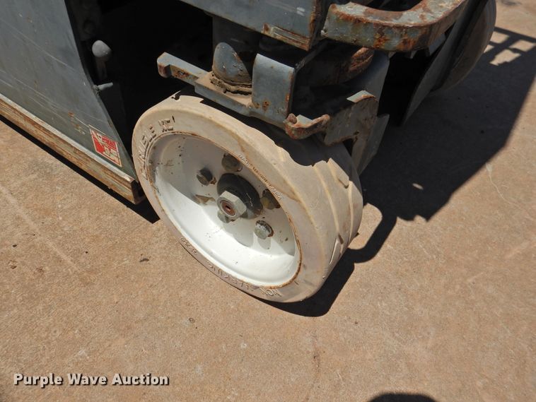 image for item GN9943 2013 Sky Jack SJIII 3219  scissor lift