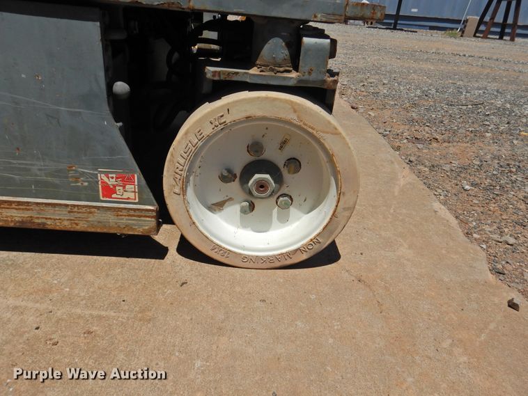 image for item GN9943 2013 Sky Jack SJIII 3219  scissor lift