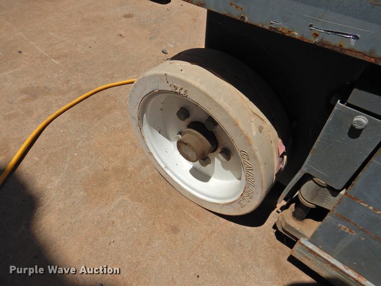 image for item GN9943 2013 Sky Jack SJIII 3219  scissor lift