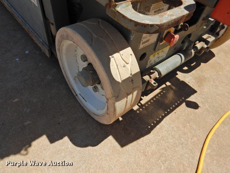 image for item GN9943 2013 Sky Jack SJIII 3219  scissor lift