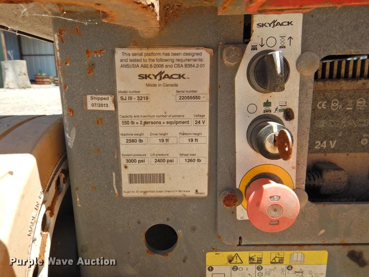 image for item GN9943 2013 Sky Jack SJIII 3219  scissor lift