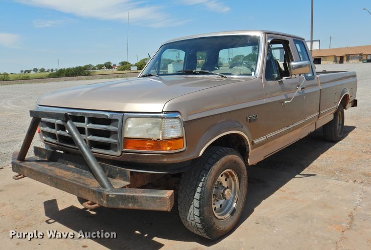 image for item GN9944 1993 Ford F150  SuperCab pickup truck