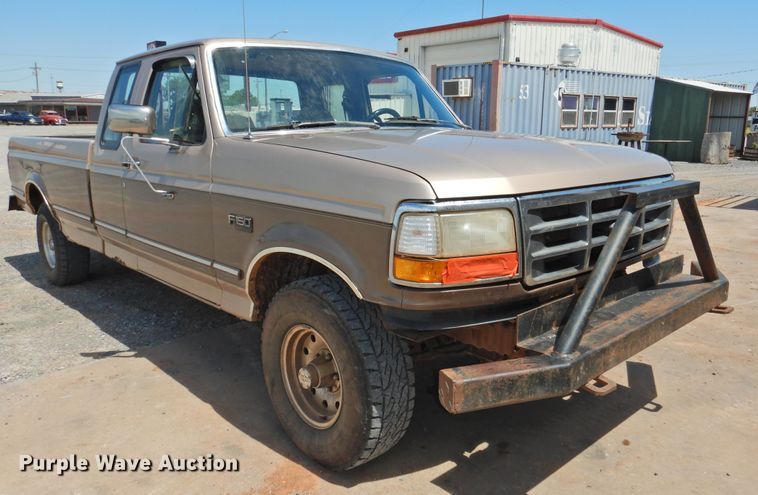 image for item GN9944 1993 Ford F150  SuperCab pickup truck