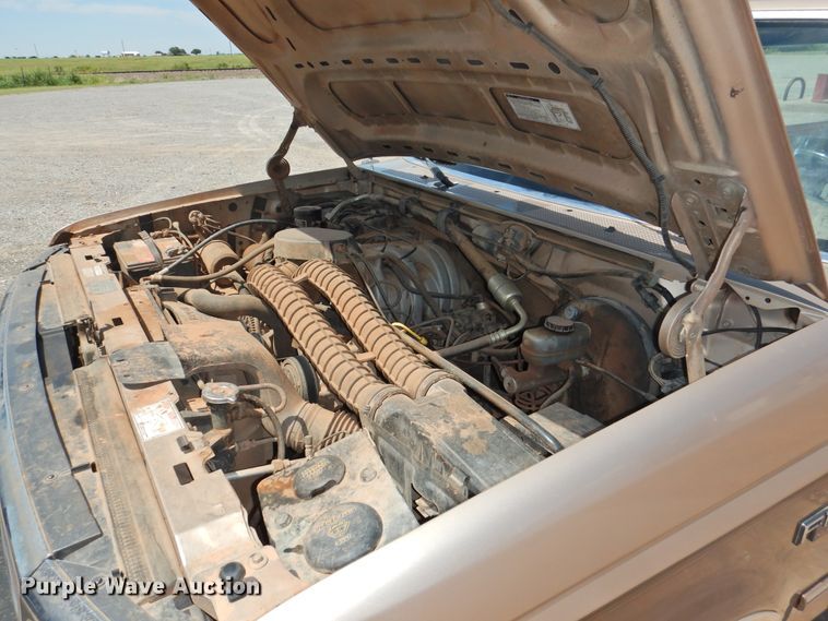 image for item GN9944 1993 Ford F150  SuperCab pickup truck