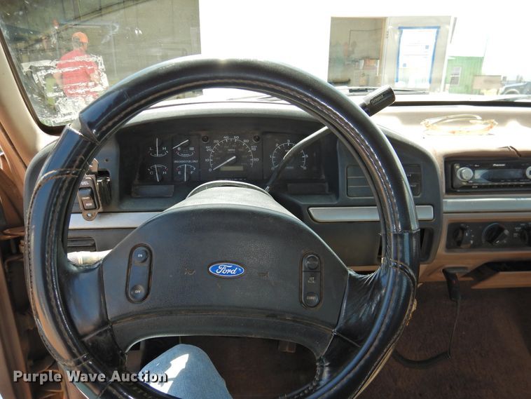 image for item GN9944 1993 Ford F150  SuperCab pickup truck