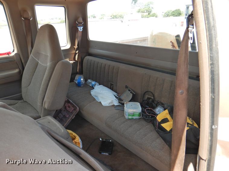 image for item GN9944 1993 Ford F150  SuperCab pickup truck