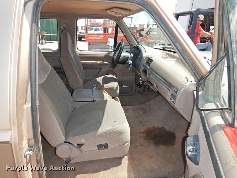 image for item GN9944 1993 Ford F150  SuperCab pickup truck