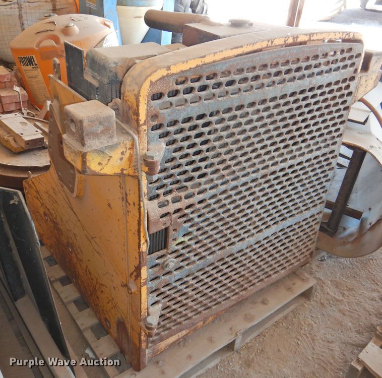 image for item GN9946 John Deere 750E dozer parts