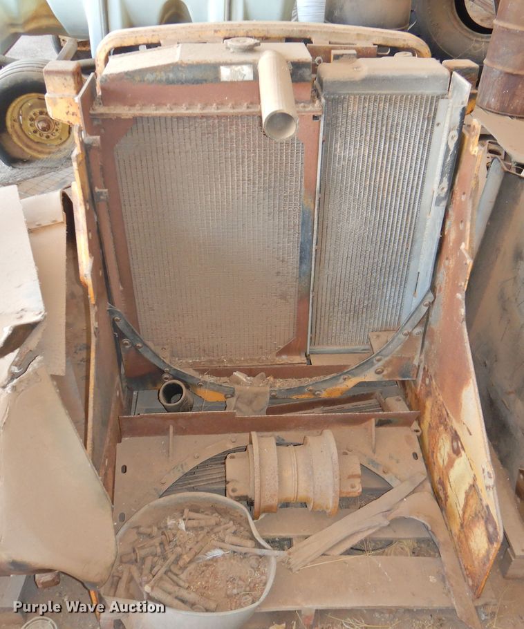 image for item GN9946 John Deere 750E dozer parts