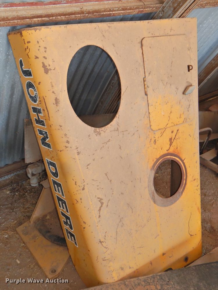 image for item GN9946 John Deere 750E dozer parts