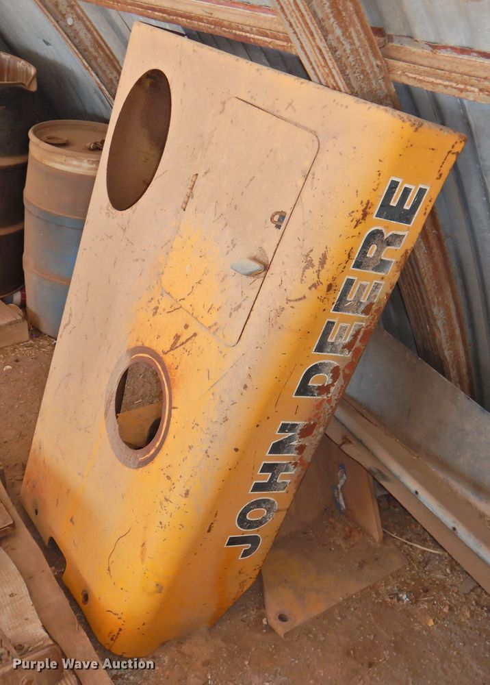 image for item GN9946 John Deere 750E dozer parts