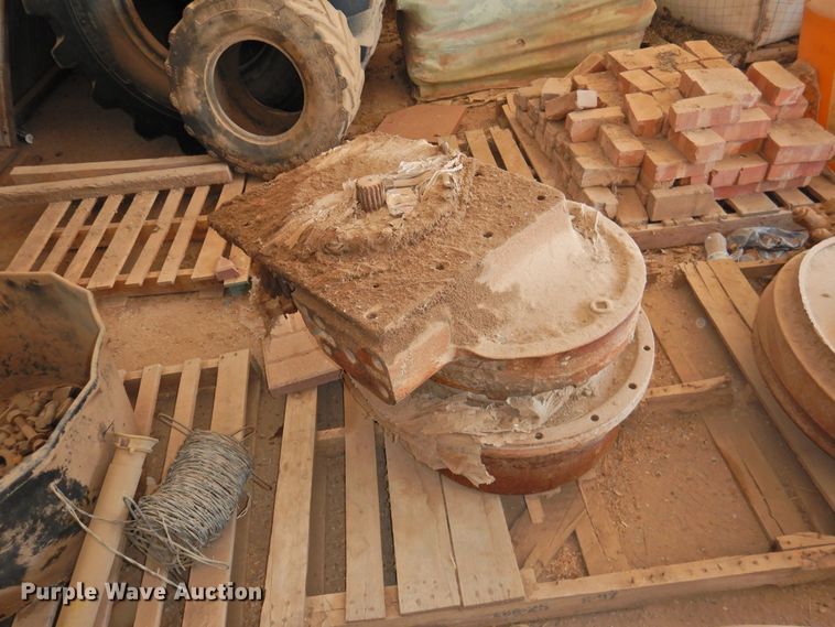 image for item GN9946 John Deere 750E dozer parts