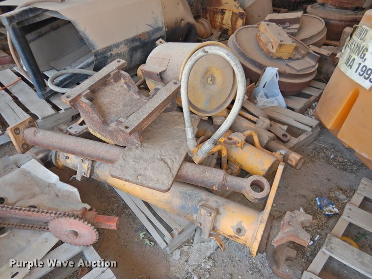 image for item GN9946 John Deere 750E dozer parts