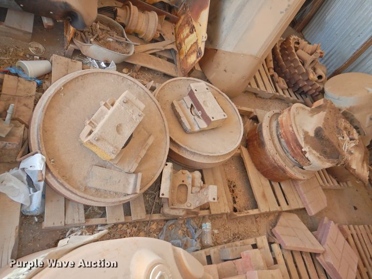 image for item GN9946 John Deere 750E dozer parts