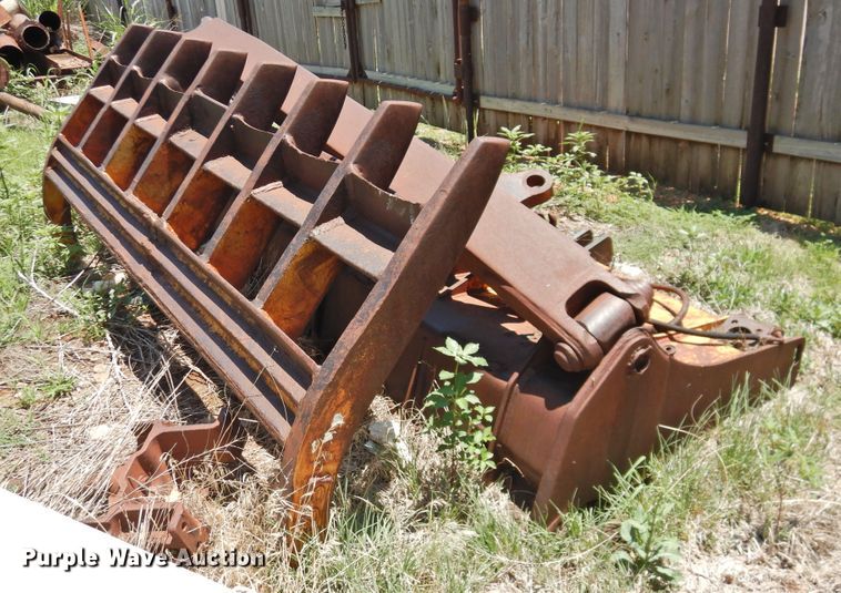 image for item GN9954 John Deere 750 dozer blade