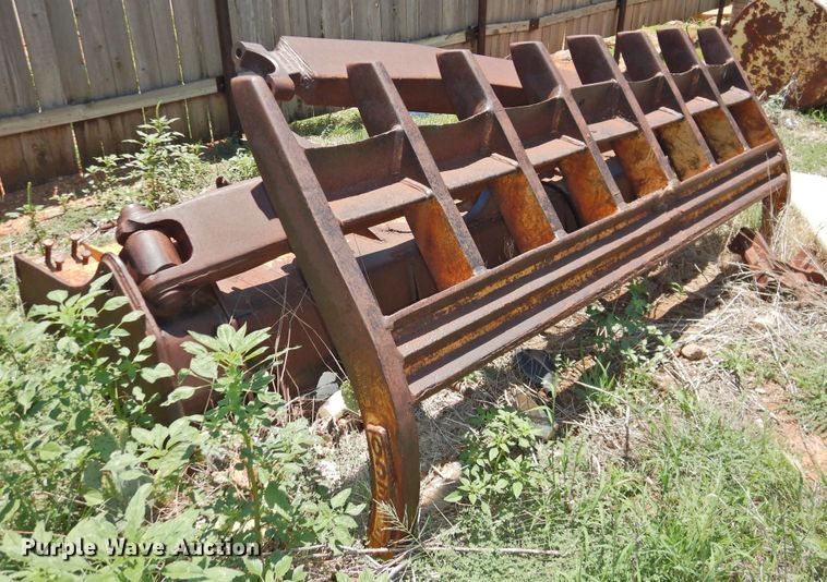 image for item GN9954 John Deere 750 dozer blade