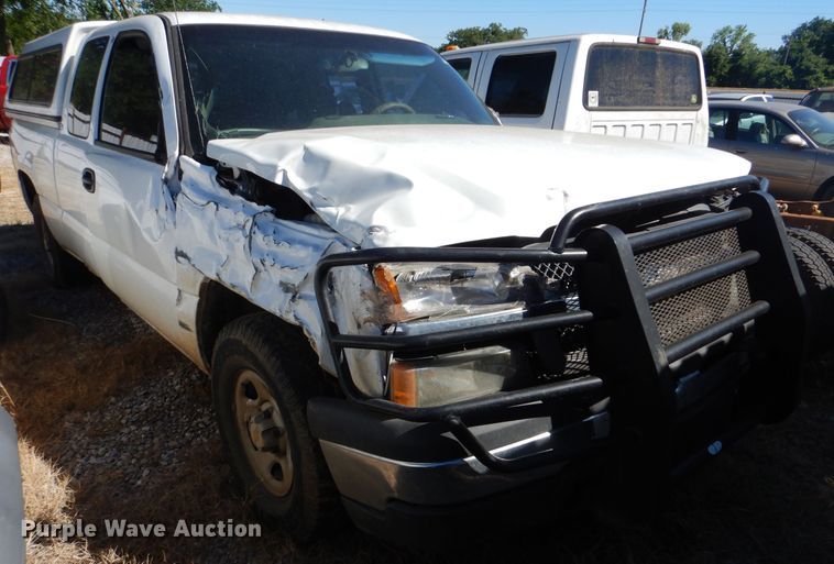 image for item GO9854 2004 Chevrolet Silverado 1500  Ext. Cab pickup truck