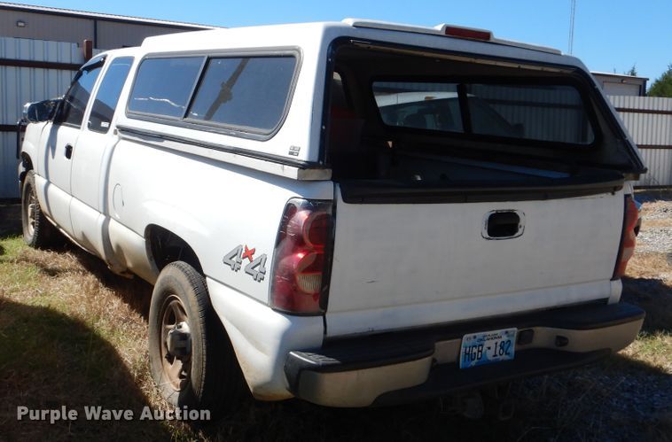 image for item GO9854 2004 Chevrolet Silverado 1500  Ext. Cab pickup truck