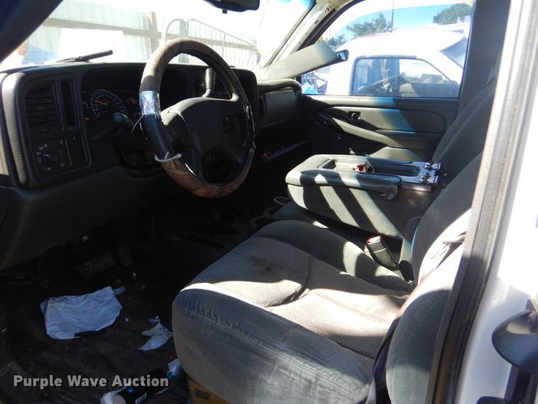 image for item GO9854 2004 Chevrolet Silverado 1500  Ext. Cab pickup truck