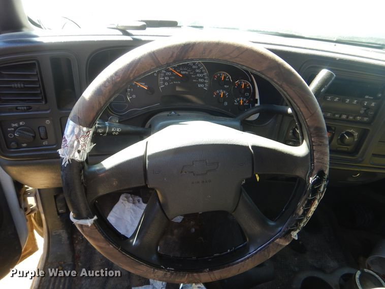 image for item GO9854 2004 Chevrolet Silverado 1500  Ext. Cab pickup truck