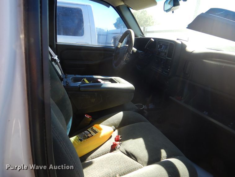 image for item GO9854 2004 Chevrolet Silverado 1500  Ext. Cab pickup truck