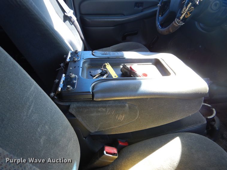 image for item GO9854 2004 Chevrolet Silverado 1500  Ext. Cab pickup truck