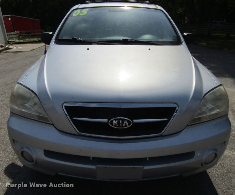 image for item GQ9033 2005 Kia Sorento LX  SUV