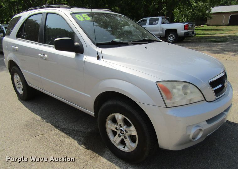 image for item GQ9033 2005 Kia Sorento LX  SUV
