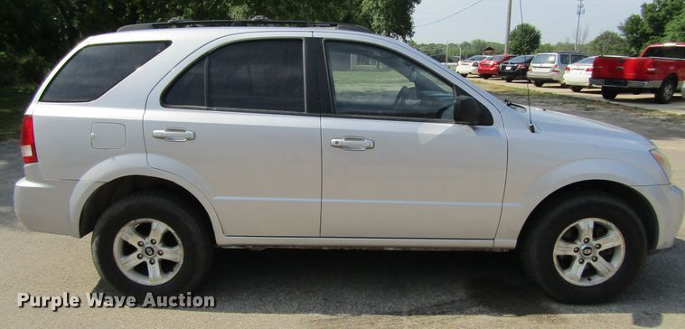 image for item GQ9033 2005 Kia Sorento LX  SUV