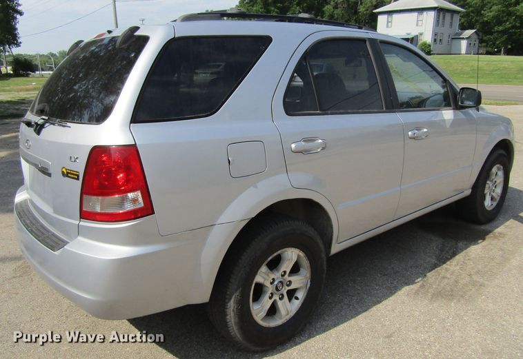 image for item GQ9033 2005 Kia Sorento LX  SUV