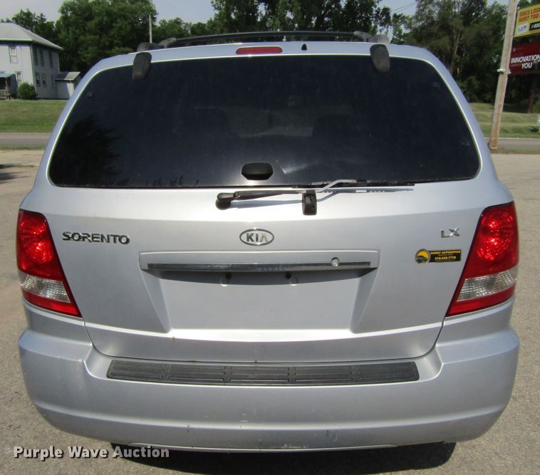 image for item GQ9033 2005 Kia Sorento LX  SUV