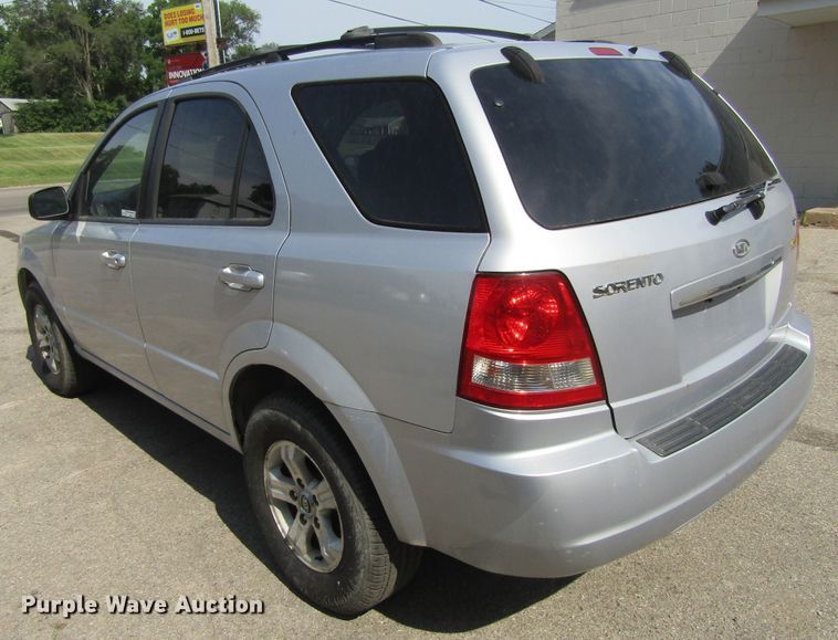 image for item GQ9033 2005 Kia Sorento LX  SUV