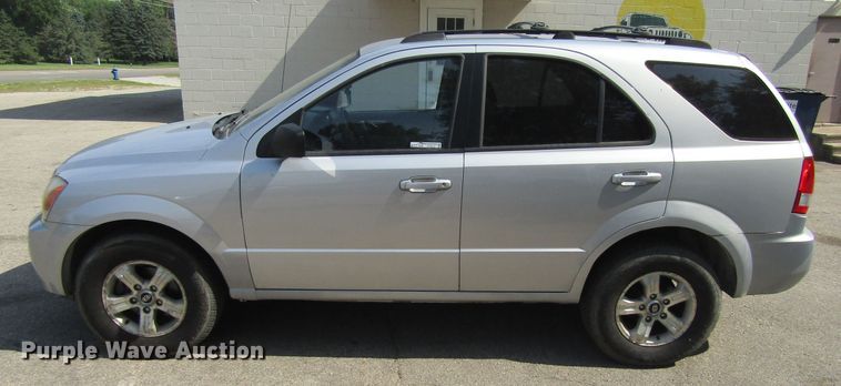 image for item GQ9033 2005 Kia Sorento LX  SUV