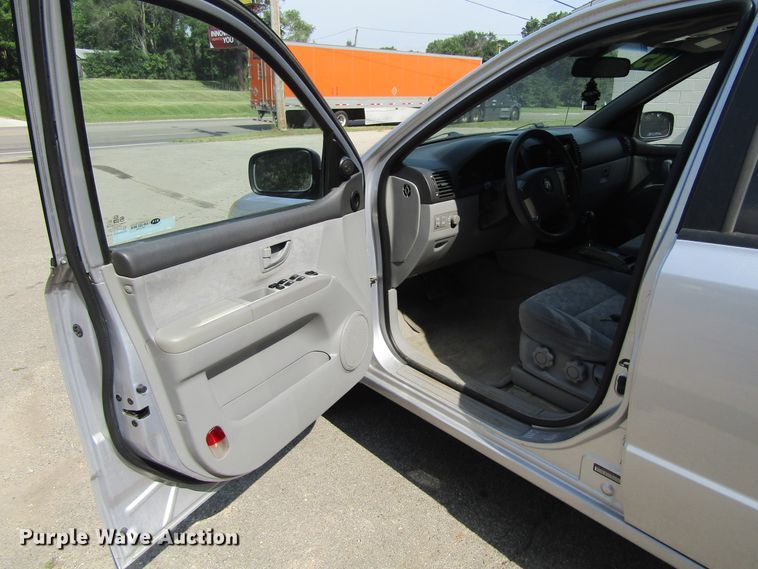 image for item GQ9033 2005 Kia Sorento LX  SUV
