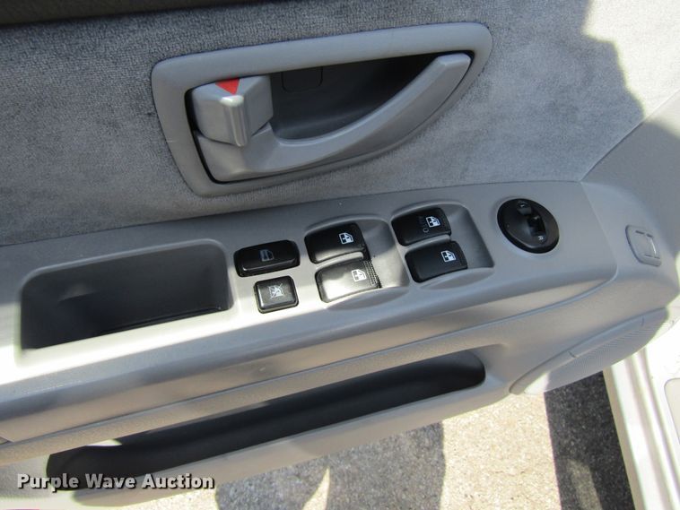 image for item GQ9033 2005 Kia Sorento LX  SUV