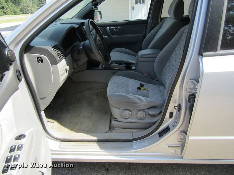 image for item GQ9033 2005 Kia Sorento LX  SUV