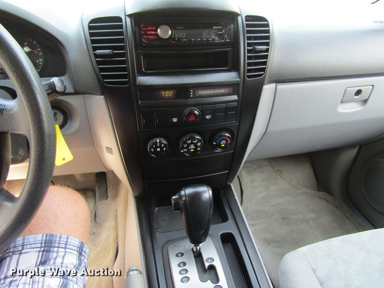 image for item GQ9033 2005 Kia Sorento LX  SUV