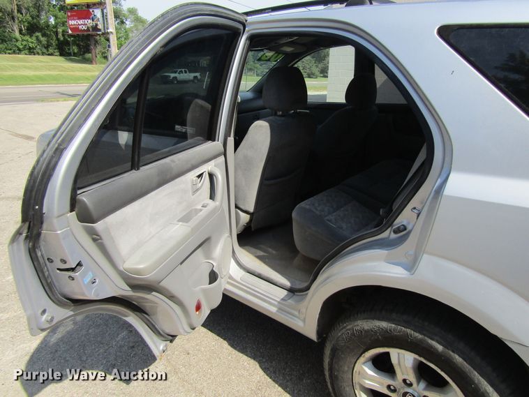 image for item GQ9033 2005 Kia Sorento LX  SUV