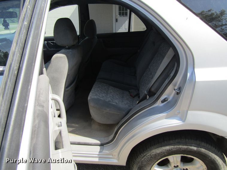 image for item GQ9033 2005 Kia Sorento LX  SUV