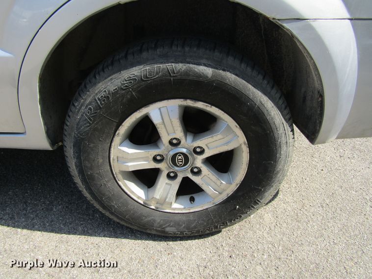 image for item GQ9033 2005 Kia Sorento LX  SUV