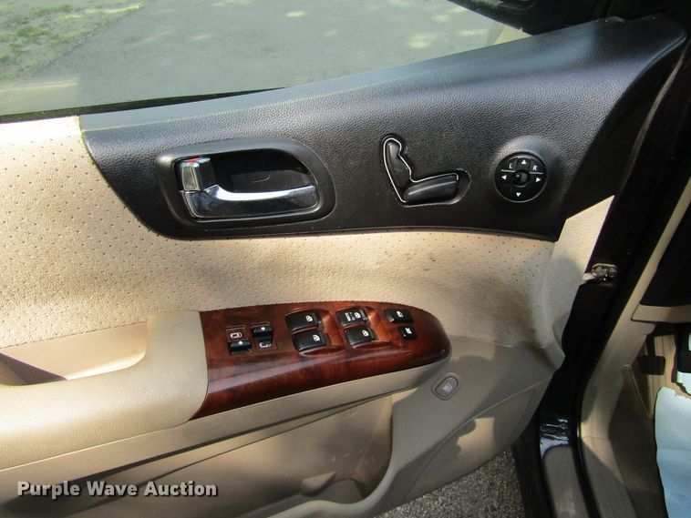 image for item GQ9037 2007 Hyundai Entourage  van