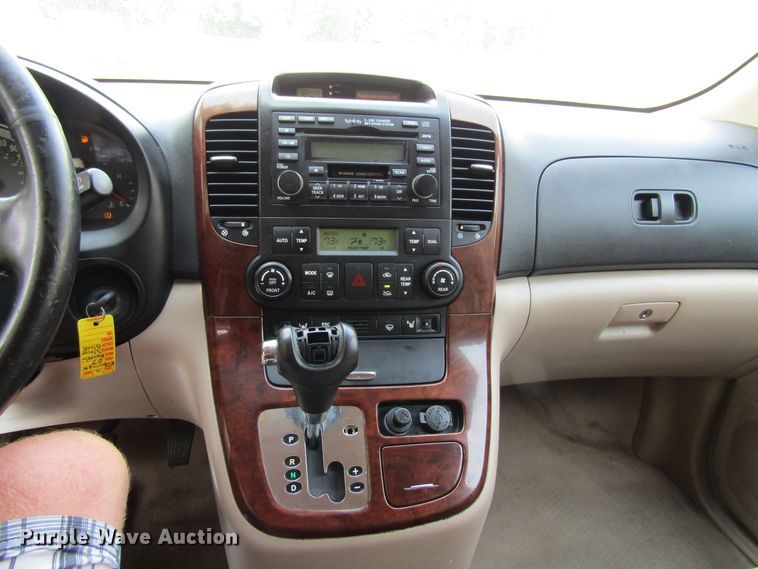 image for item GQ9037 2007 Hyundai Entourage  van