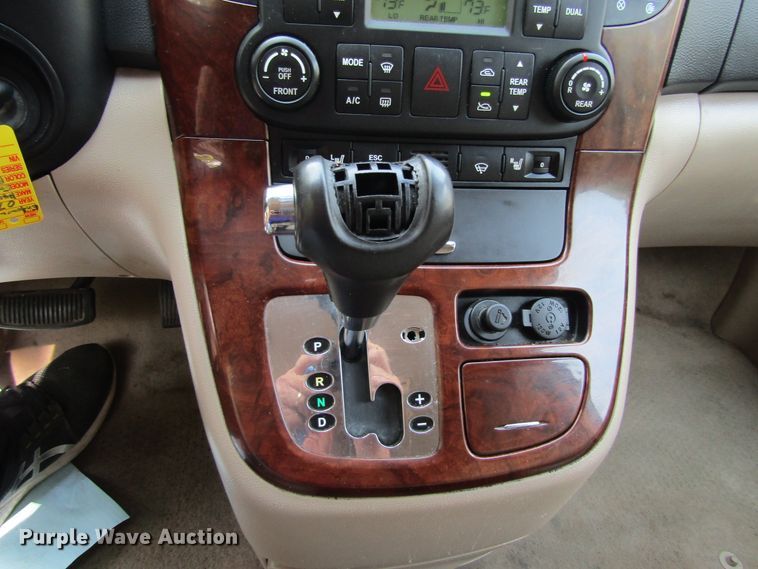 image for item GQ9037 2007 Hyundai Entourage  van