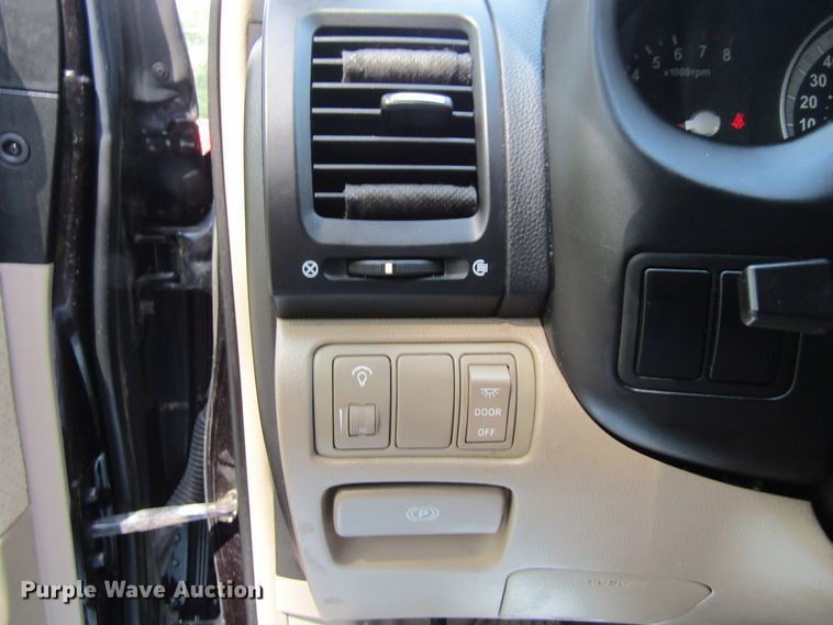 image for item GQ9037 2007 Hyundai Entourage  van