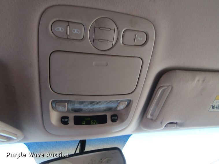 image for item GQ9037 2007 Hyundai Entourage  van