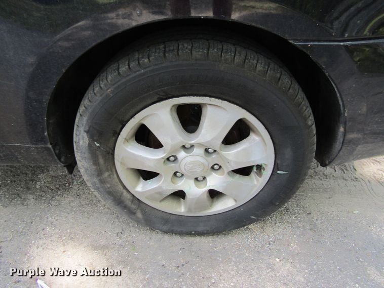 image for item GQ9037 2007 Hyundai Entourage  van