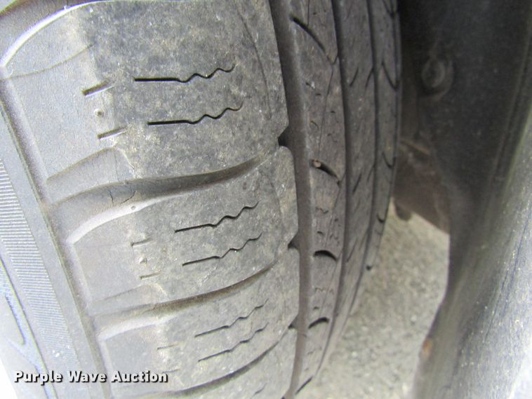 image for item GQ9037 2007 Hyundai Entourage  van