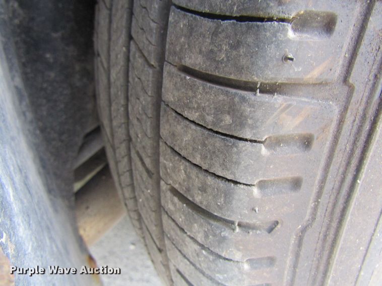 image for item GQ9037 2007 Hyundai Entourage  van