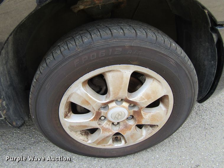 image for item GQ9037 2007 Hyundai Entourage  van