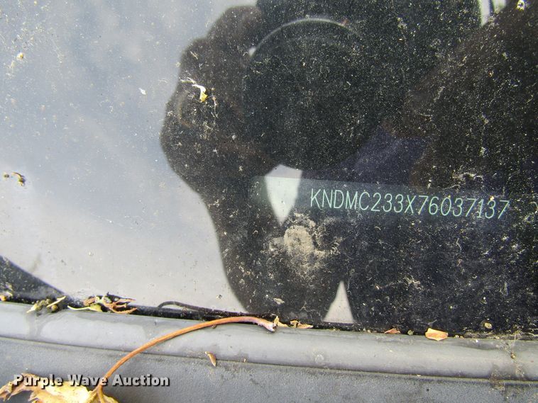 image for item GQ9037 2007 Hyundai Entourage  van